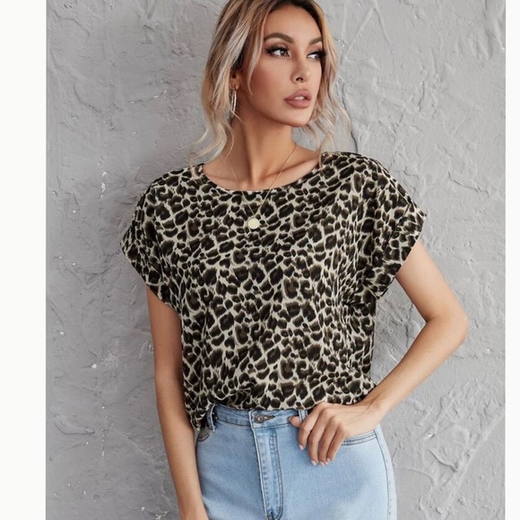 SALE- Hoffman Ladies Leopard Print Top - Picture 4 of 4